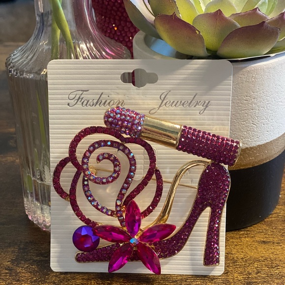 Beautifully designed stiletto and lipstick brooch pin! - Picture 2 of 5